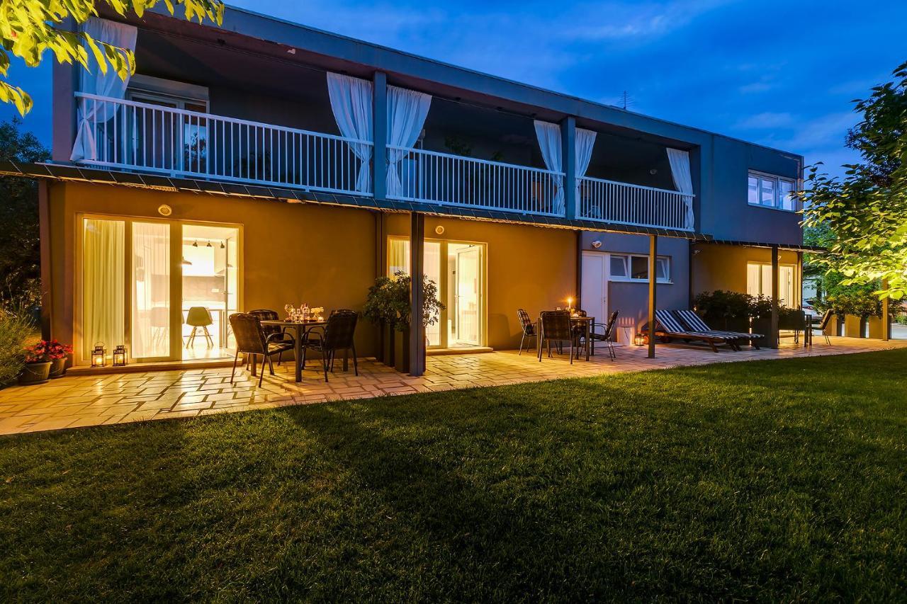 Apartments Dama Πόρετς Εξωτερικό φωτογραφία