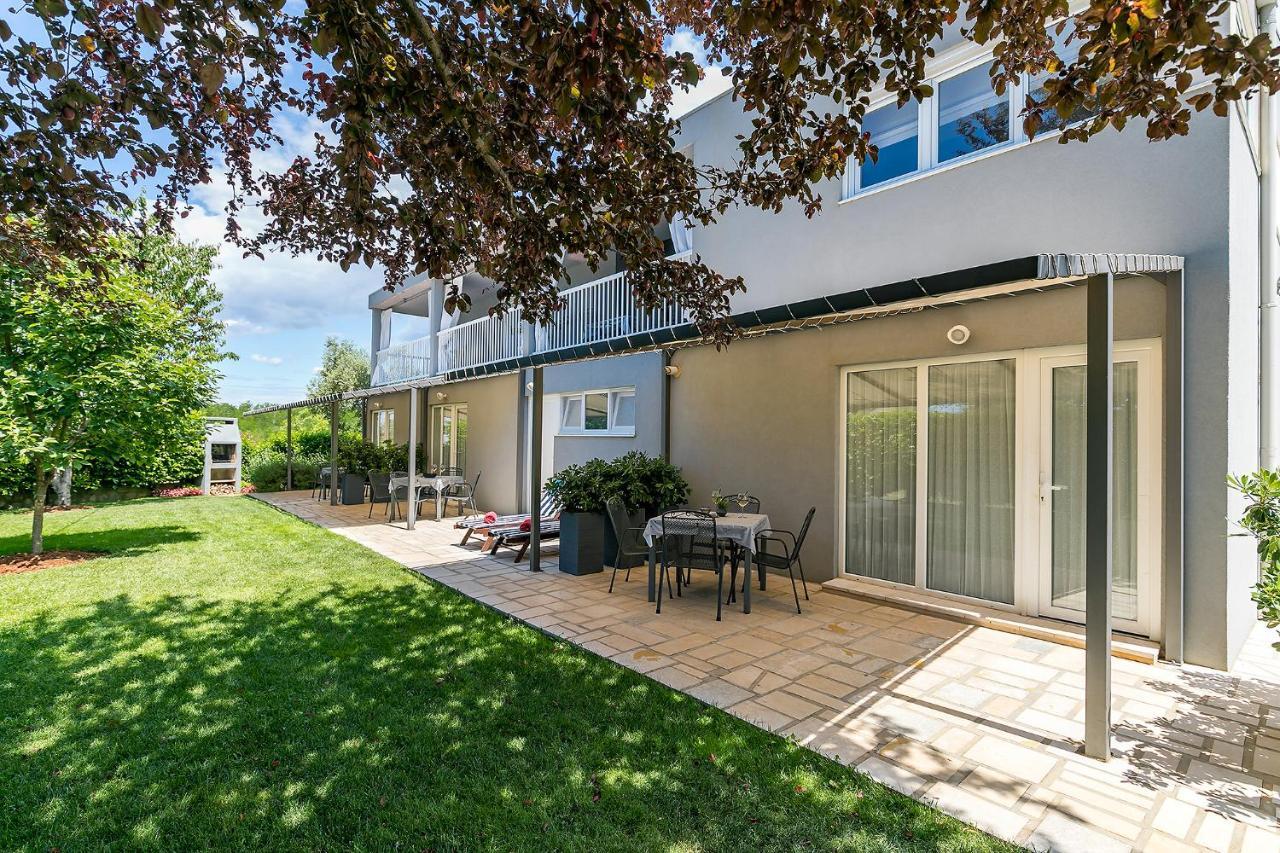Apartments Dama Πόρετς Εξωτερικό φωτογραφία
