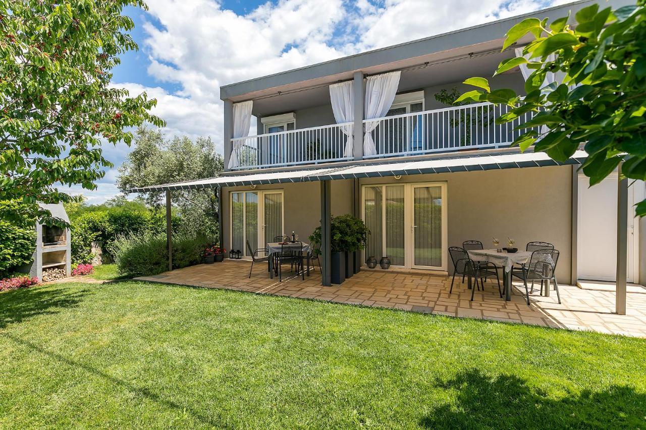 Apartments Dama Πόρετς Εξωτερικό φωτογραφία